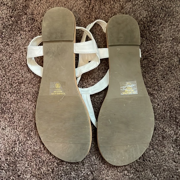 Gently used Women’s Size 10 Sandals, City Classified - Picture 3 of 3